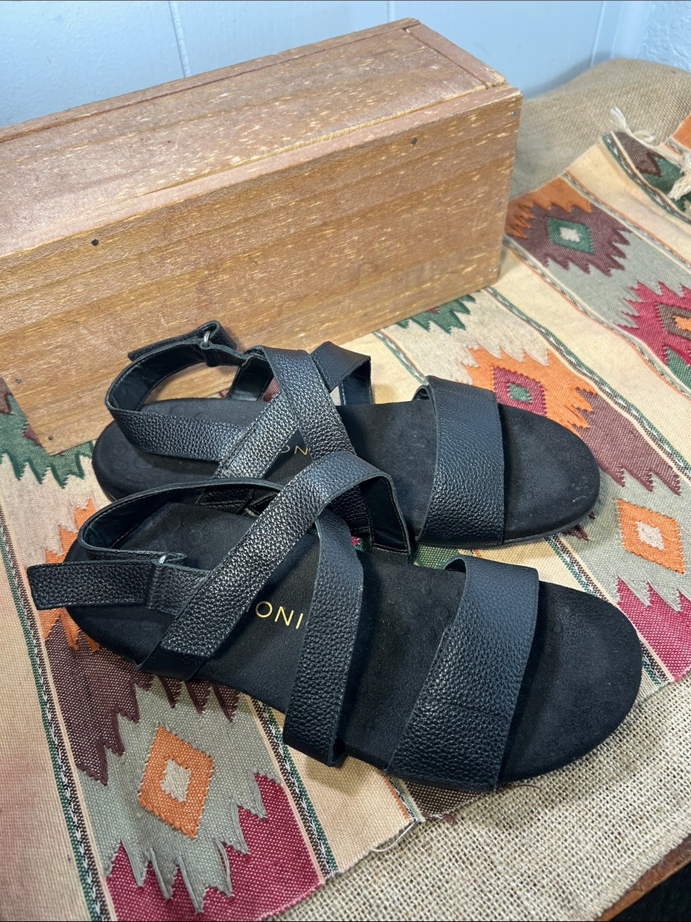 Vionic Black Cross-Strap Comfort Sandals - Picture 3 of 8